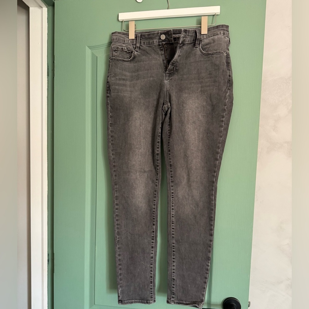 Old Navy Women's Charcoal mid-rise jeans. Inseam 29”rise10”